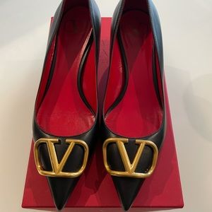 Valentino Garavani V Logo Low Heeled Pumps, EU 38, Excellent Condition
